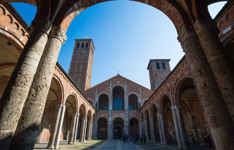 Uma Passagem por favor_Basílica de Santo Ambrósio_Milão_Itália