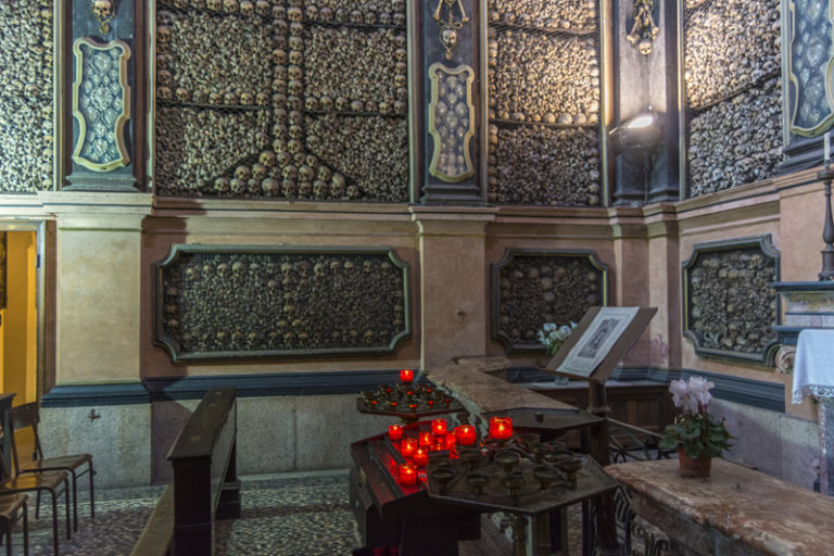 Uma Passagem Por Favor_Capela dos Ossos Santuário San Bernardino alle Ossa