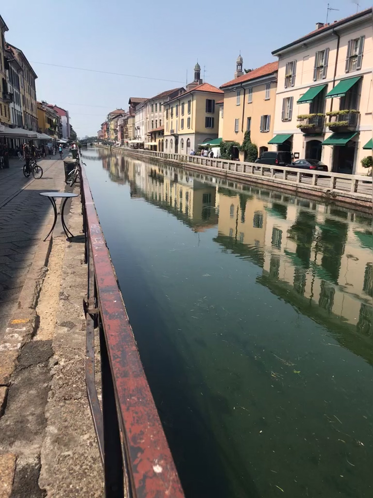 Uma Passagem Por Favor__Navigli de dia_Milão_Itália