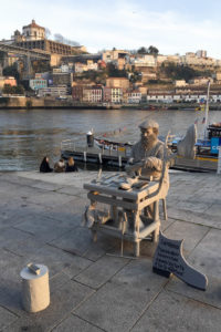 Artista, Cais da Ribeira, Porto, Portugal