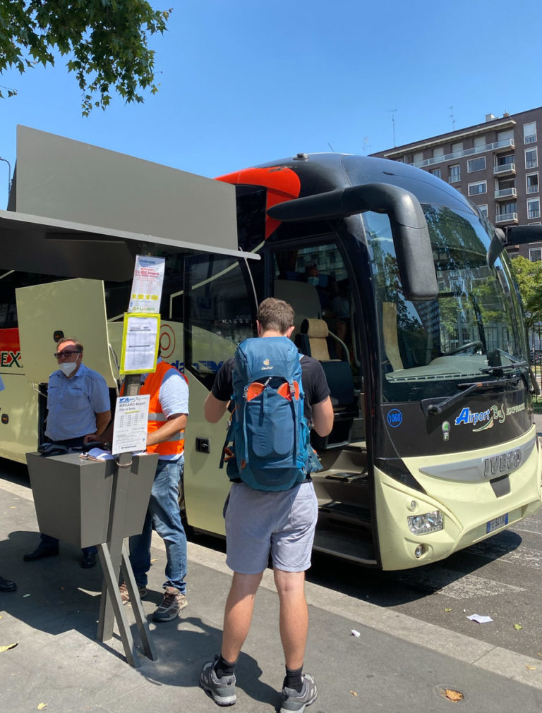 Como chegar em Milão de ônibus aeroporto Bérgamo Orio al Serio, Itália