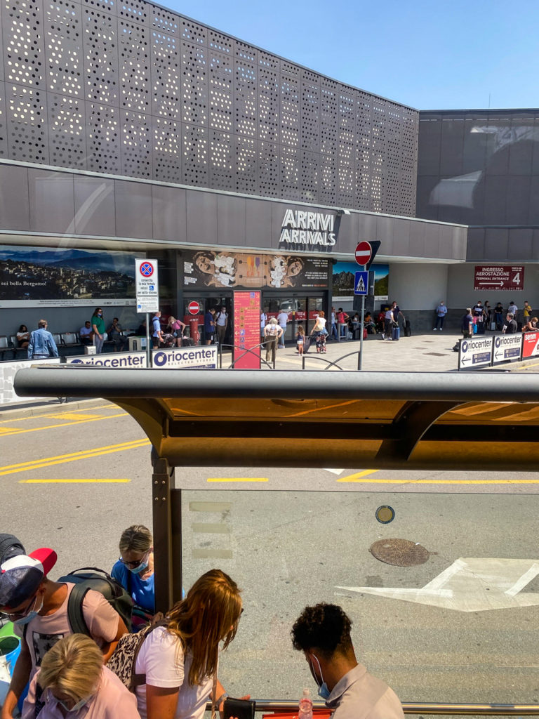 Como chegar em Milão de ônibus aeroporto Bérgamo Orio al Serio, Itália