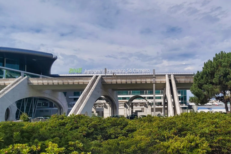 Como chegar no Porto, Aeroporto Francisco Sá Carneiro